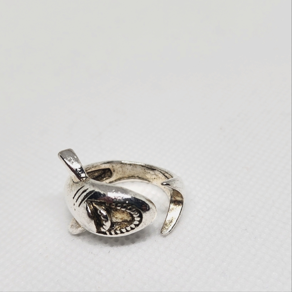 Shark ring - Picture 2 of 3